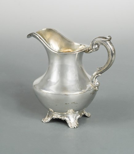 Lot 516 - A Victorian silver cream jug