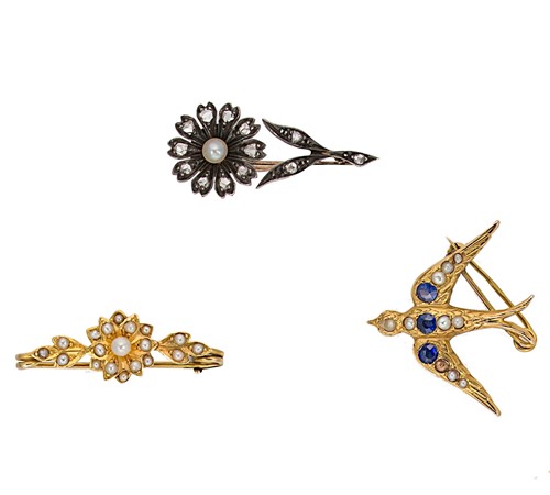 Lot 100 - A trio of Antique brooches