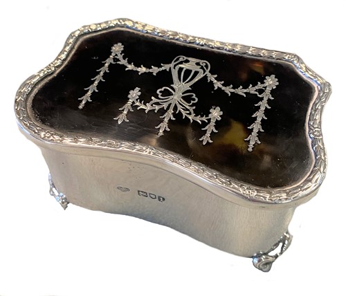 Lot 399 - An Edward VII silver and tortoiseshell dressing table box