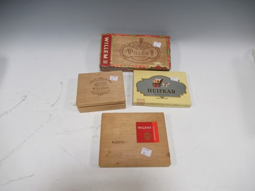 Lot 166 - Dutch cigars - Willem II - A wooden case of...