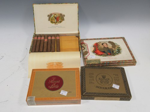 Lot 169 - Cuban cigars and others - A wooden case of...