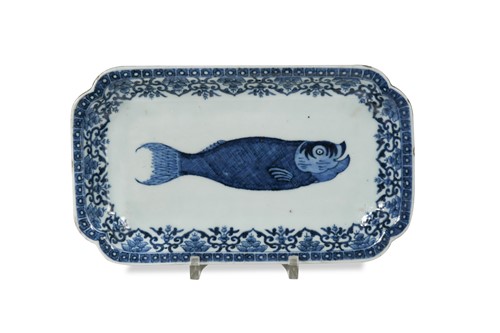 Lot 248 - A Chinese export blue and white dish, Qianlong
