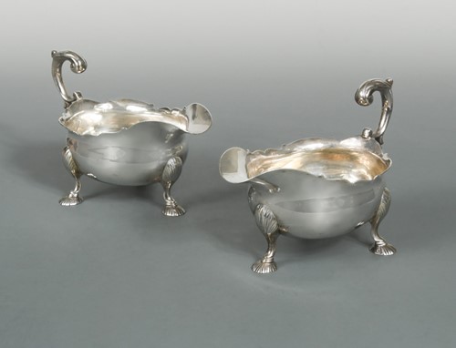 Lot 596 - Edinburgh - A pair of George V silver sauce boats