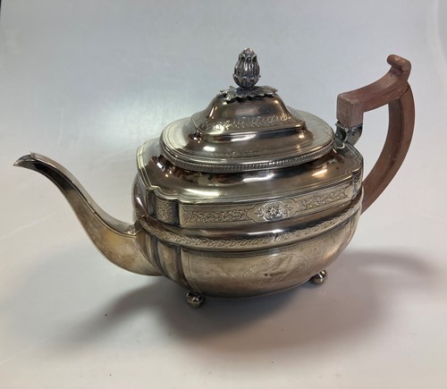 Lot 213 - A George III silver teapot, mark of Crispin...