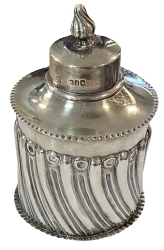 Lot 394 - A Victorian silver tea caddy canister