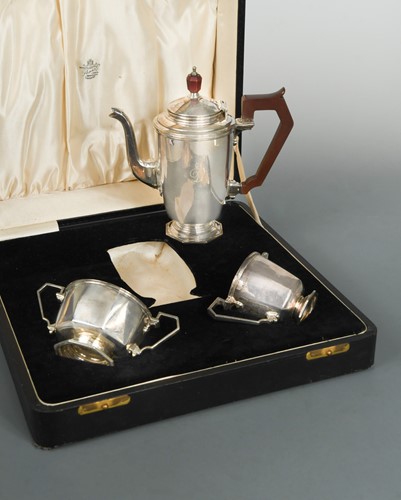 Lot 563 - A George V silver three-piece bachelor's coffee set