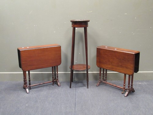 Lot 528 - Two small Edwardian mahogany and walnut...