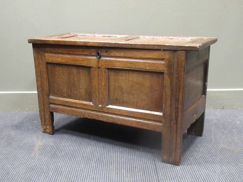 Lot 460 - A small 18th century oak coffer, 58 x 95 x 47cm