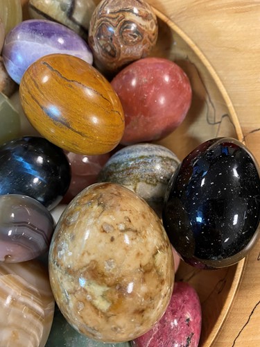 Lot 341 - A collection of 41 polished hardstone eggs