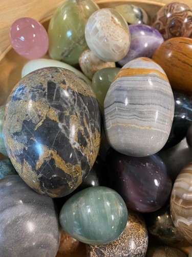 Lot 341 - A collection of 41 polished hardstone eggs