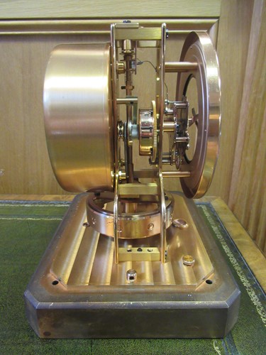 Lot 476 - A Jaeger-LeCoultre Atmos clock, no. 68631, circa 1950s