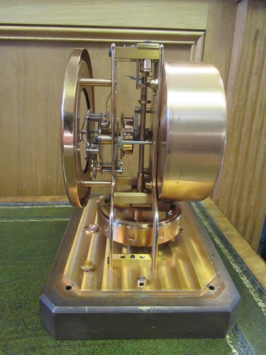 Lot 476 - A Jaeger-LeCoultre Atmos clock, no. 68631, circa 1950s