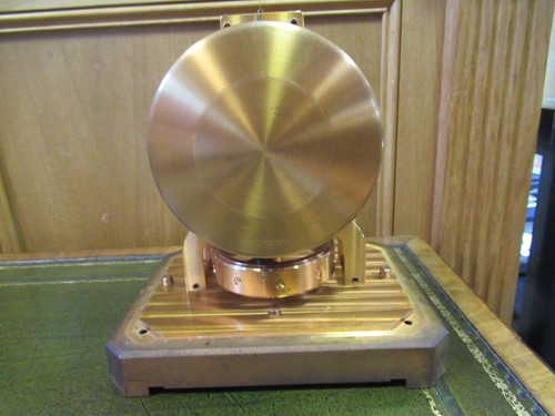 Lot 476 - A Jaeger-LeCoultre Atmos clock, no. 68631, circa 1950s