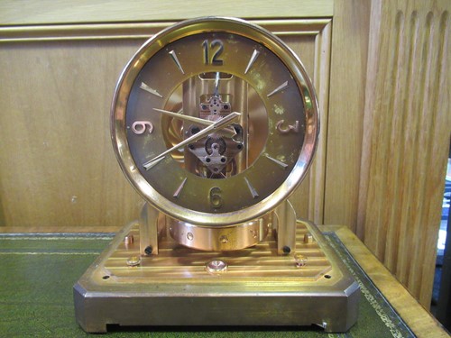 Lot 476 - A Jaeger-LeCoultre Atmos clock, no. 68631, circa 1950s