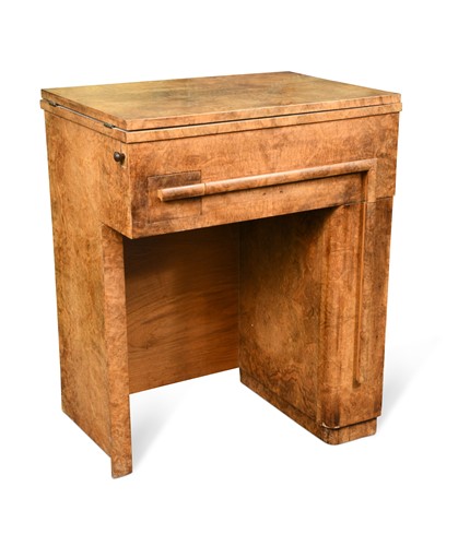 Lot 143 - An Art Deco walnut side table