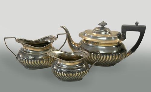 Lot 507 - A Victorian silver bachelor's three-piece tea set