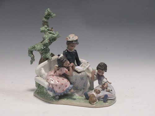 Lot 29 - A Lladro figure 'Family Roots', model no. 5371,...