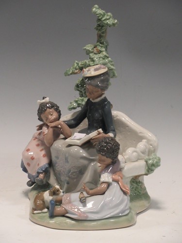 Lot 29 - A Lladro figure 'Family Roots', model no. 5371,...