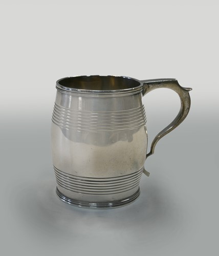 Lot 486 - A George III silver child's mug