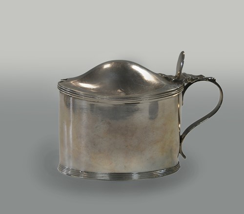 Lot 483 - A George III 18th century silver mustard