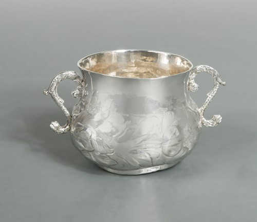 Lot 470 - A Charles II silver porringer