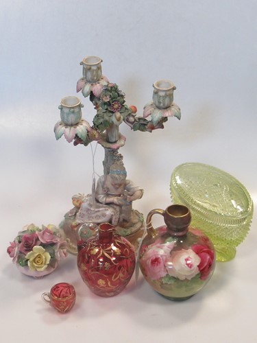 Lot 61 - A collection of ceramics and glass, to include...