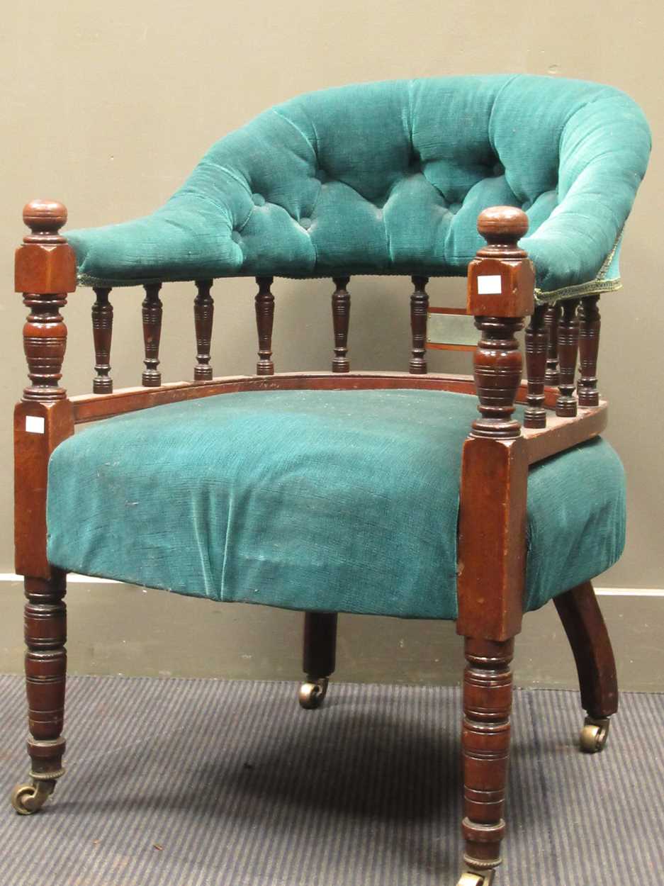 Lot 501 - A Victorian mahogany spindle back chair