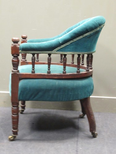 Lot 501 - A Victorian mahogany spindle back chair