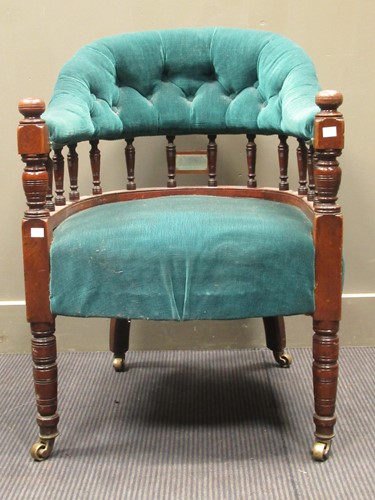 Lot 501 - A Victorian mahogany spindle back chair