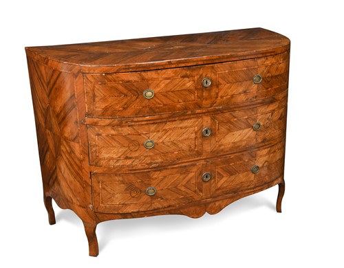 Lot 471 - A French Kingwood and crossbanded chest of drawers, 18th century