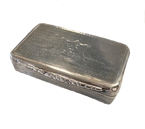 Lot 361 - A William IV silver snuff box