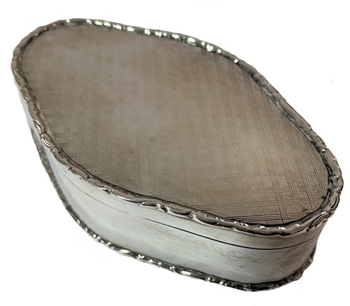 Lot 354 - An early 20th century silver trinket box