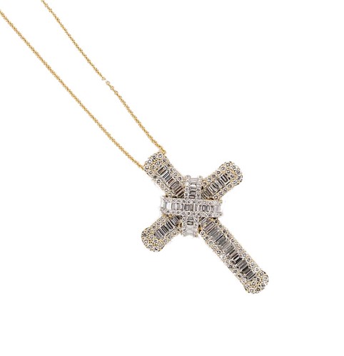 Lot 215 - A diamond set cross and chain