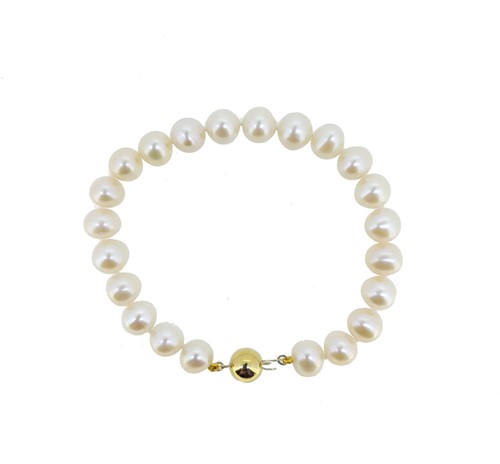 Lot 108 - A freshwater cultured pearl bracelet