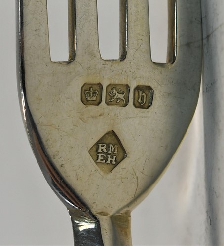 Lot 506 - A cased set of six pairs of Victorian silver fruit eaters