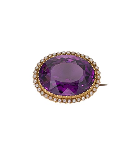 Lot 63 - An amethyst and split pearl brooch