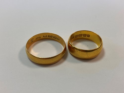 Lot 217 - two hallmarked 22ct gold wedding bands, gross...