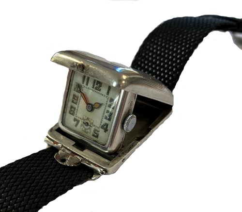 Lot 338 - Unsigned - a rare and unusual Art Deco silver flip-up wristwatch
