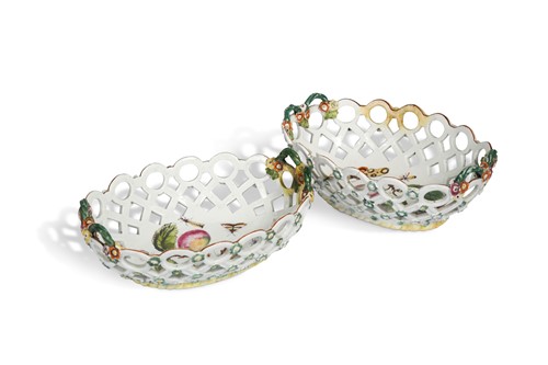Lot 305 - A pair of Derby 'spectacle' two-handled baskets, circa 1760-65