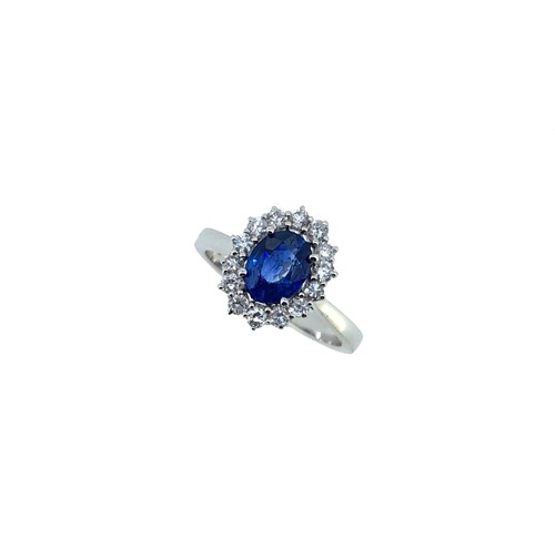 Lot 176 - A sapphire and diamond cluster ring