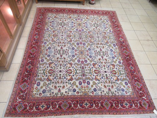 Lot 791 - 20th century Sivas carpet with ivory ground...