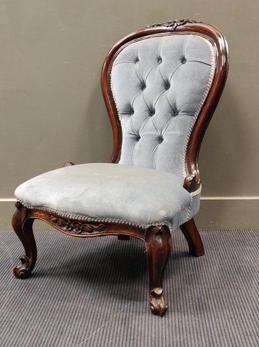 Lot 718 - A button back Victorian nursing chair