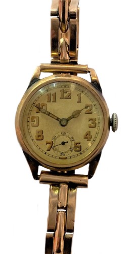 Lot 289 - Crusader - A World War 2 period 9ct gold wristwatch