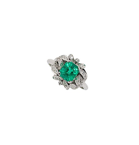 Lot 208 - A Colombian emerald and diamond ring