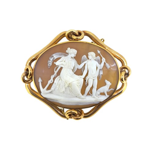 Lot 52 - A large Victorian shell cameo brooch