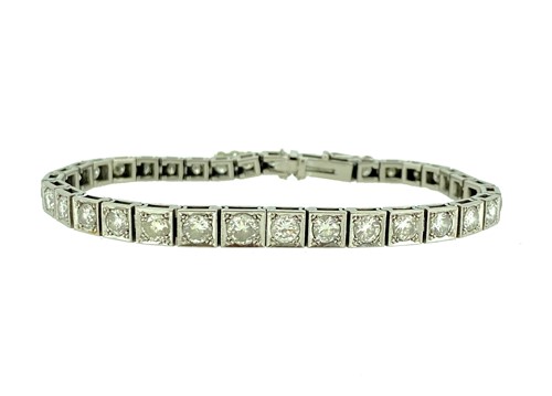 Lot 224 - A graduated diamond line bracelet