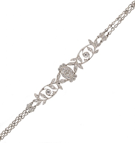 Lot 204 - An Edwardian diamond bracelet