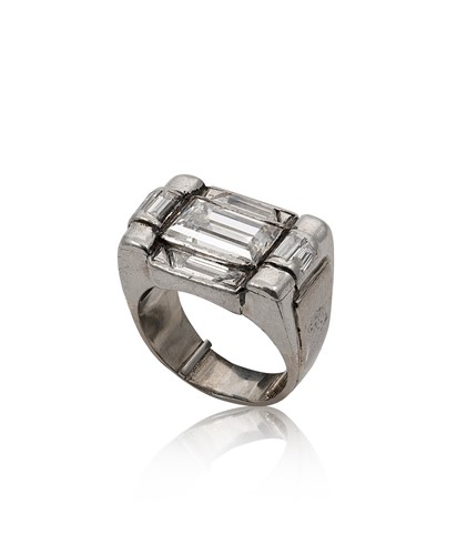 Lot 227 - An Art Deco diamond ring