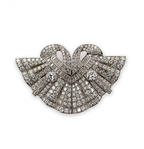 Lot 229 - An Art Deco diamond set double clip brooch