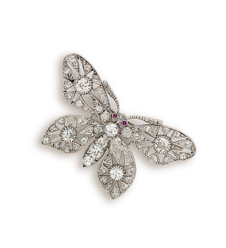 Lot 133 - A diamond butterfly brooch